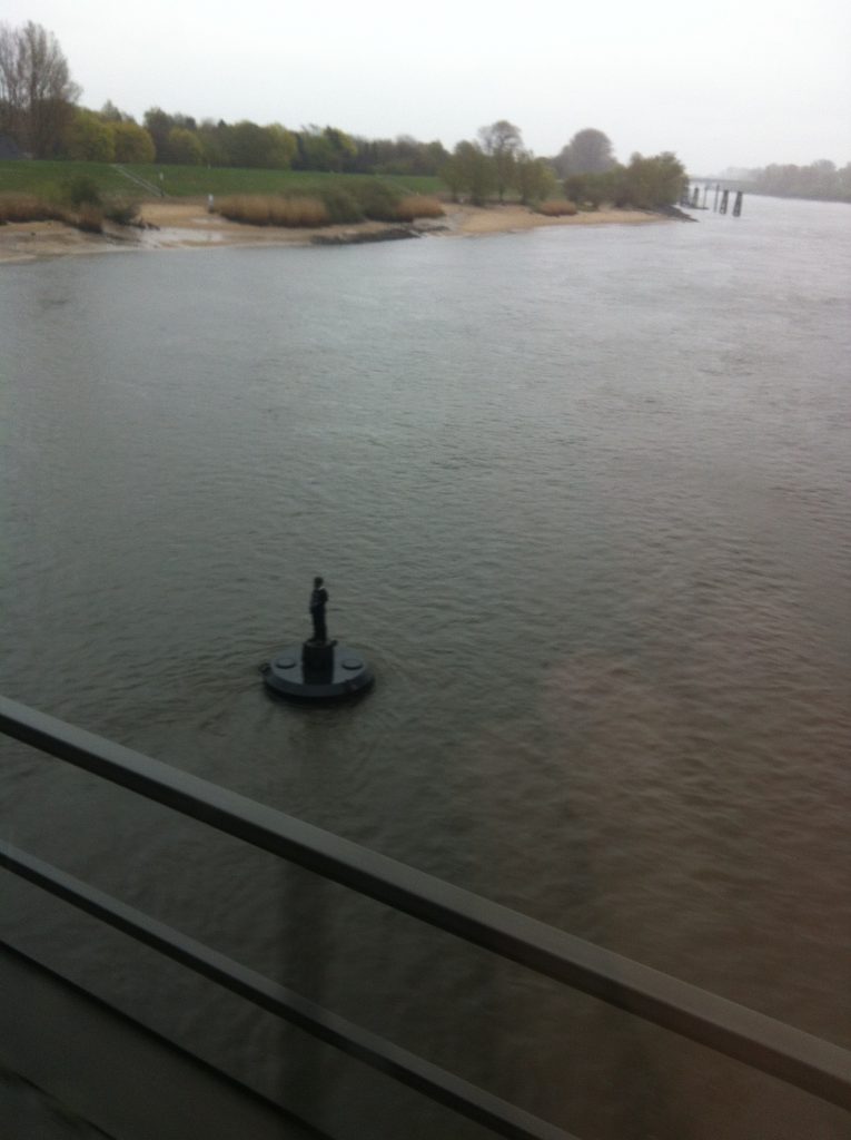 Guy on buoy. Picture taken 6h 05min past high water.